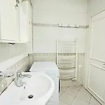 Families Or Friends 24-7 Selfcheck In Appartement Tirana