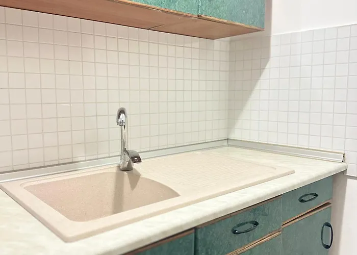 Families Or Friends 24-7 Selfcheck In * ティラナ