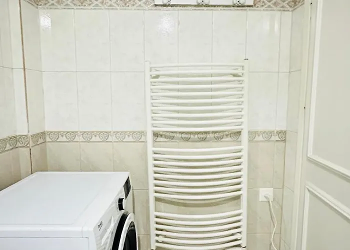 Families Or Friends 24-7 Selfcheck In ティラナ