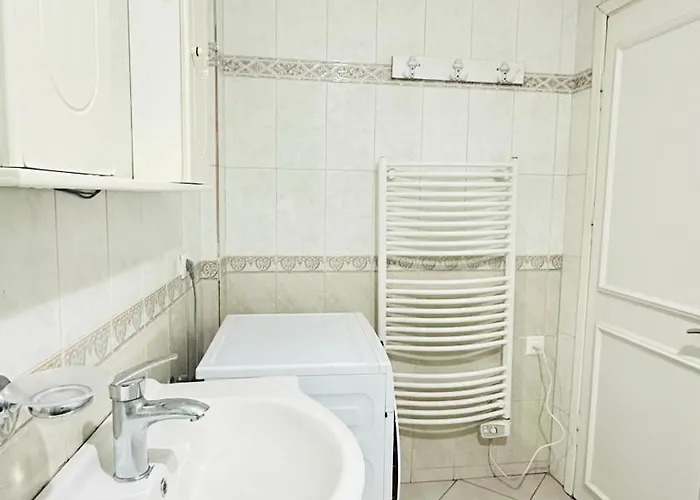 Families Or Friends 24-7 Selfcheck In Apartment Tirana