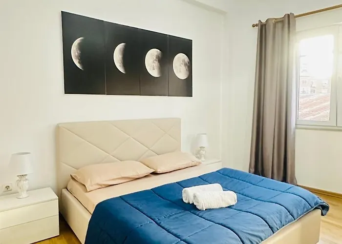 Families Or Friends 24-7 Selfcheck In * ティラナ