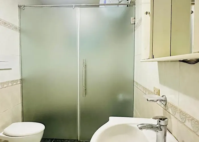 Families Or Friends 24-7 Selfcheck In ティラナ