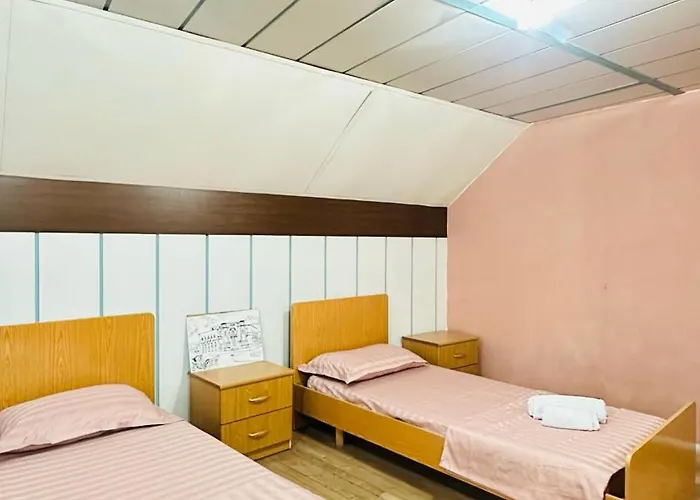 Families Or Friends 24-7 Selfcheck In Apartment