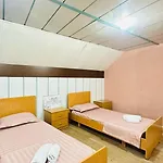 Families Or Friends 24-7 Selfcheck In Apartman