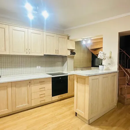 Apartman Families Or Friends 24-7 Selfcheck In