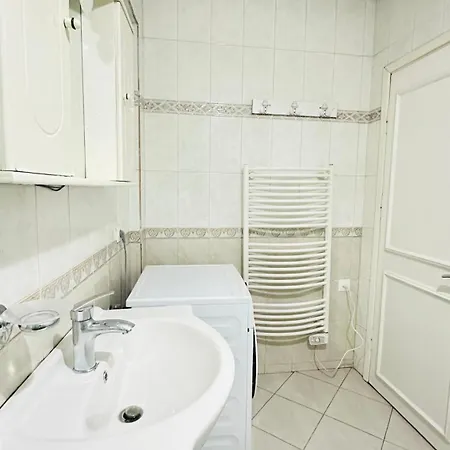 4 Min Walk To Skanderbeg Square Apartman Tirana