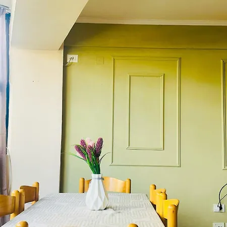 Families Or Friends 24-7 Selfcheck In Apartman *