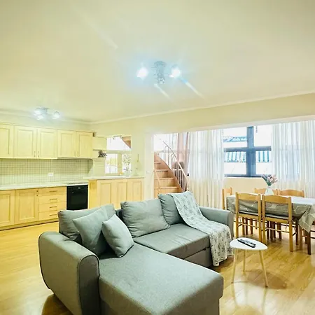 Families Or Friends 24-7 Selfcheck In Apartman Tirana