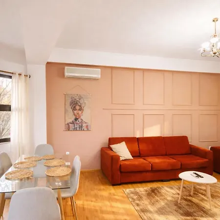4 Min Walk To Skanderbeg Square Apartman