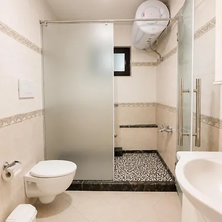 4 Min Walk To Skanderbeg Square Apartman Tirana