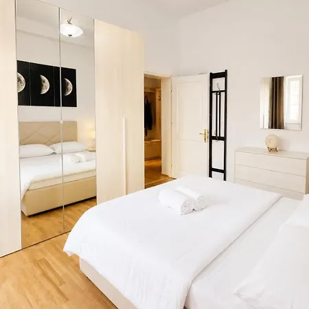 Apartman 4 Min Walk To Skanderbeg Square Tirana